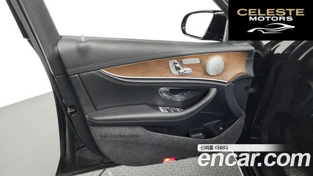 MERCEDES BENZ E-Classe W213 E300 4MATIC Exclusive 2019 — photo 13 sur 36