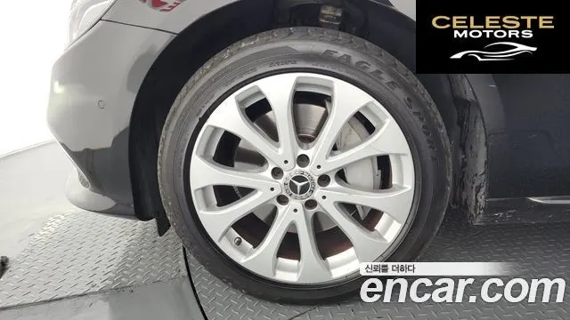 MERCEDES BENZ E-Classe W213 E300 4MATIC Exclusive 2019 — photo 4 sur 36