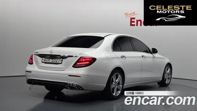 MERCEDES BENZ E-Classe W213 E220d Avantgarde 2017 — photo 2 sur 20