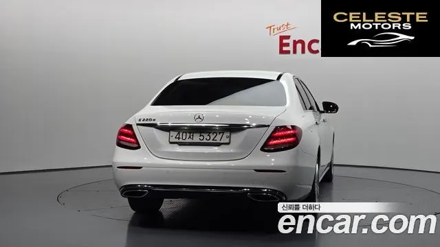 MERCEDES BENZ E-Classe W213 E220d Avantgarde 2017 — photo 4 sur 20