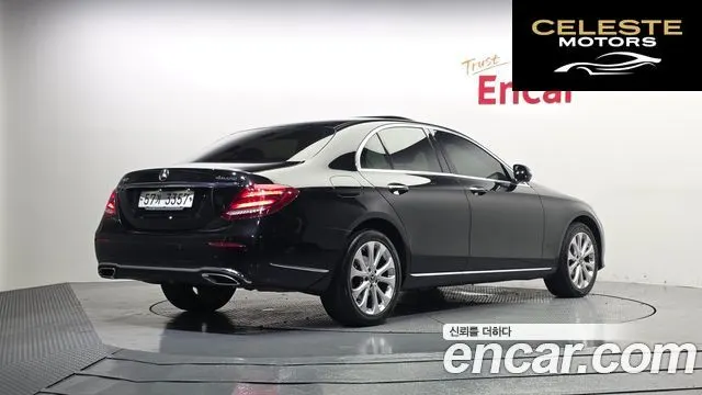 MERCEDES BENZ E-Classe W213 E300 4MATIC Exclusive 2018 — photo 2 sur 35
