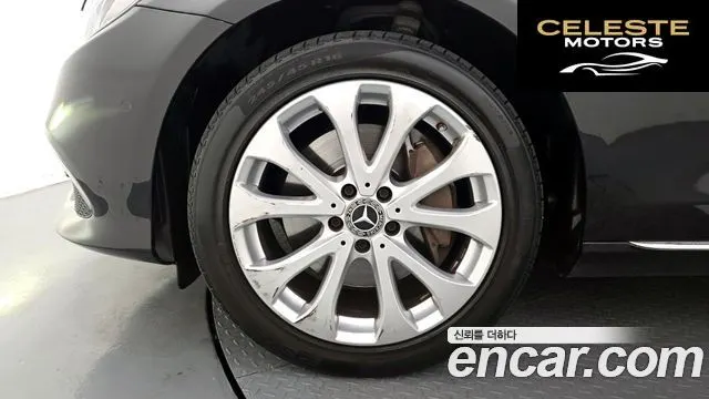 MERCEDES BENZ E-Classe W213 E300 4MATIC Exclusive 2018 — photo 5 sur 35