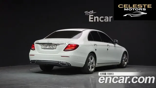 MERCEDES BENZ E-Classe W213 E220d Avantgarde 2017 — photo 2 sur 26