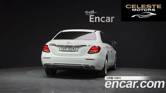 MERCEDES BENZ E-Classe W213 E220d Avantgarde 2017 — photo 4 sur 26