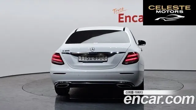 MERCEDES BENZ E-Classe W213 E300 Avantgarde 2019 — photo 4 sur 31