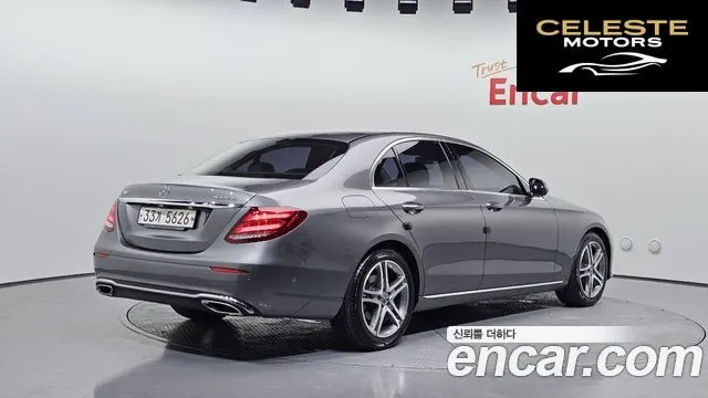 MERCEDES BENZ E-Classe W213 E200 Avantgarde 2017 — photo 2 sur 20