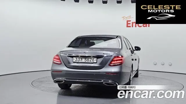 MERCEDES BENZ E-Classe W213 E200 Avantgarde 2017 — photo 4 sur 20
