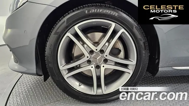 MERCEDES BENZ E-Classe W213 E200 Avantgarde 2017 — photo 5 sur 20