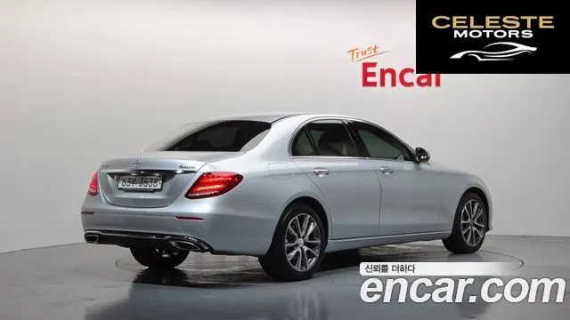 MERCEDES BENZ E-Classe W213 E300 4MATIC Avantgarde 2019 — photo 2 sur 33