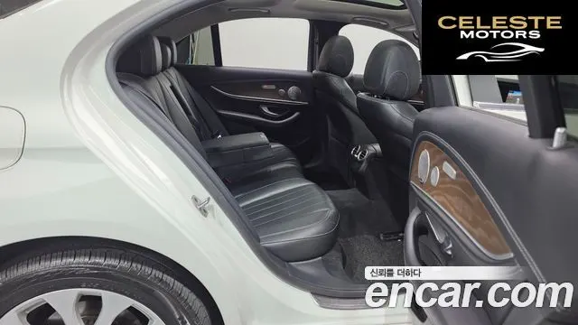 MERCEDES BENZ E-Classe W213 E300 4MATIC Exclusive 2019 — photo 16 sur 32