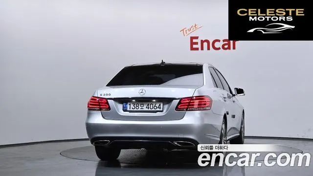 MERCEDES BENZ E-Classe W212 E300 Avantgarde 2014 — photo 4 sur 20