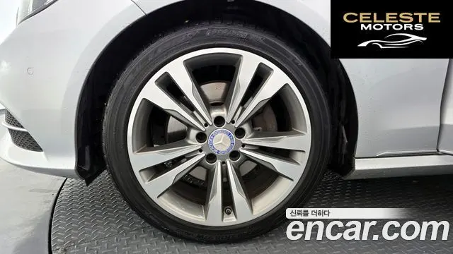 MERCEDES BENZ E-Classe W212 E300 Avantgarde 2014 — photo 5 sur 20