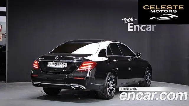 MERCEDES BENZ E-Classe W213 E300e 4MATIC Exclusive 2020 — photo 1 sur 38