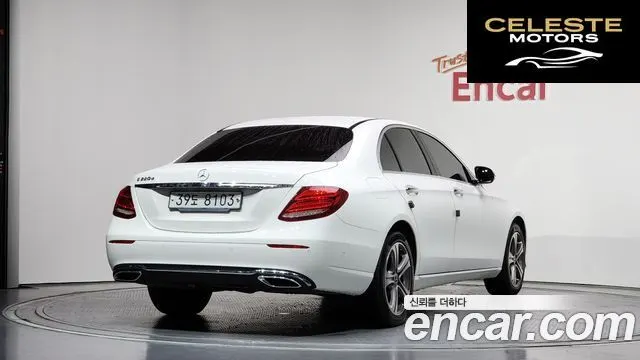 MERCEDES BENZ E-Classe W213 E220d Avantgarde 2019 — photo 2 sur 32