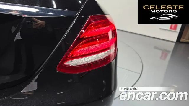MERCEDES BENZ E-Classe W213 E220d Avantgarde 2017 — photo 8 sur 35