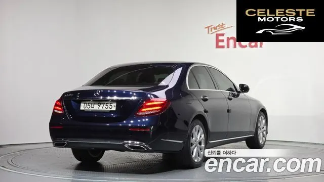MERCEDES BENZ E-Classe W213 E220d Exclusive 2017 — photo 2 sur 20