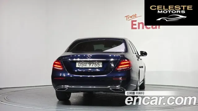MERCEDES BENZ E-Classe W213 E220d Exclusive 2017 — photo 4 sur 20