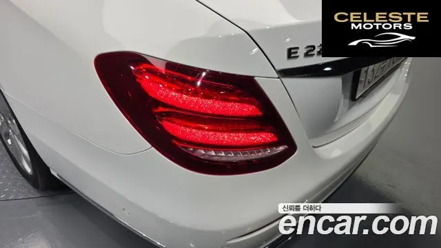 MERCEDES BENZ E-Classe W213 E220d Exclusive 2019 — photo 9 sur 56