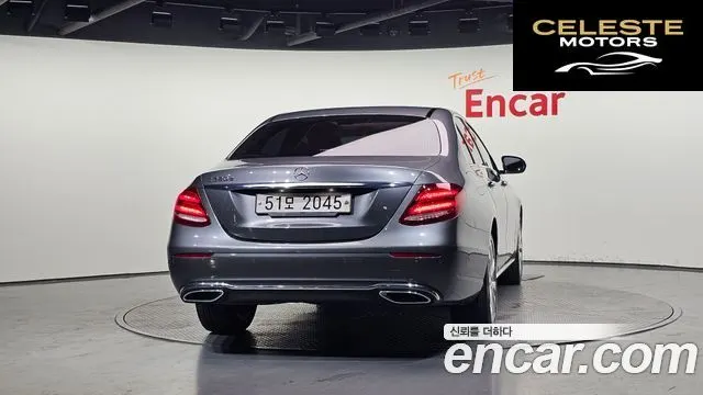 MERCEDES BENZ E-Classe W213 E220d Avantgarde 2017 — photo 3 sur 4