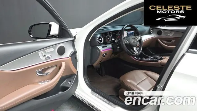 MERCEDES BENZ E-Classe W213 E200 Avantgarde 2017 — photo 12 sur 32
