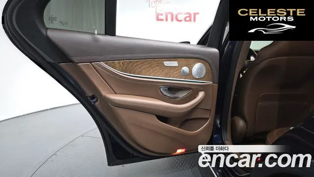 MERCEDES BENZ E-Classe W213 E300 4MATIC Exclusive 2019 — photo 14 sur 33