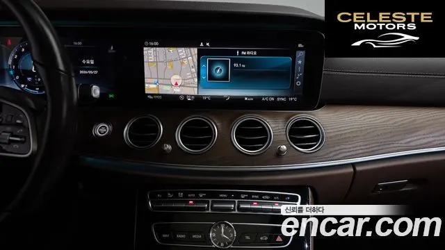 MERCEDES BENZ E-Classe W213 E300 4MATIC Exclusive 2019 — photo 18 sur 33
