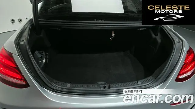 MERCEDES BENZ E-Classe W213 E300 4MATIC Exclusive 2018 — photo 32 sur 38