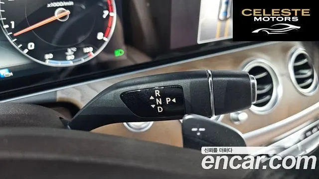 MERCEDES BENZ E-Classe W213 E300 4MATIC Exclusive 2017 — photo 12 sur 30
