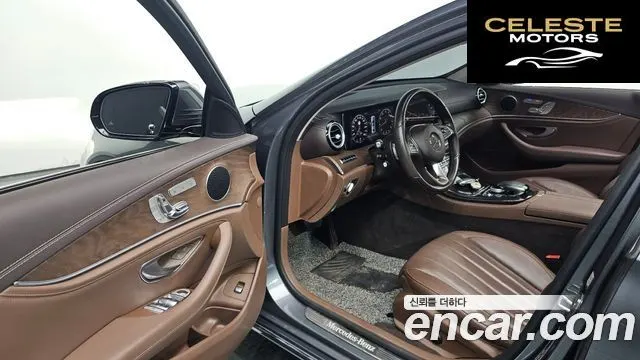 MERCEDES BENZ E-Classe W213 E300 4MATIC Exclusive 2017 — photo 13 sur 30