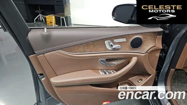 MERCEDES BENZ E-Classe W213 E300 4MATIC Exclusive 2017 — photo 14 sur 30