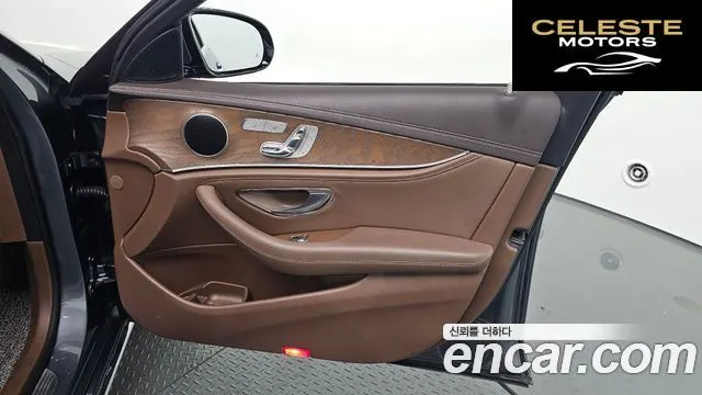 MERCEDES BENZ E-Classe W213 E300 4MATIC Exclusive 2017 — photo 27 sur 30