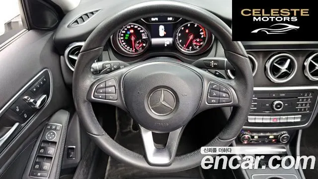 MERCEDES BENZ GLA-Classe X156 GLA220 2018 — photo 18 sur 33