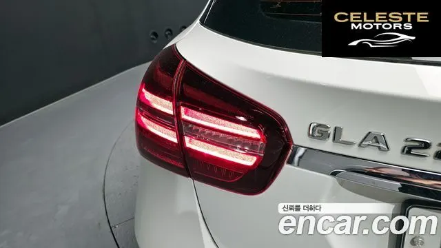 MERCEDES BENZ GLA-Classe X156 GLA220 2018 — photo 9 sur 33
