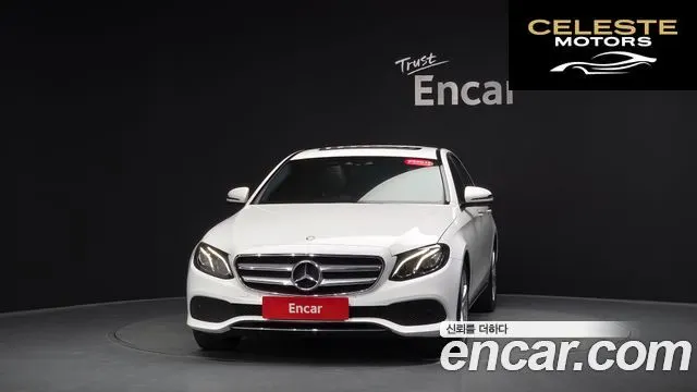 MERCEDES BENZ E-Classe W213 E200 Avantgarde 2017 — photo 2 sur 32
