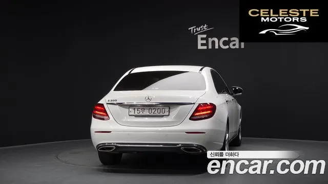 MERCEDES BENZ E-Classe W213 E200 Avantgarde 2017 — photo 3 sur 32
