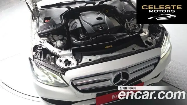 MERCEDES BENZ E-Classe W213 E200 Avantgarde 2017 — photo 5 sur 32