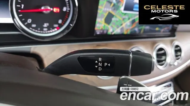 MERCEDES BENZ E-Classe W213 E220d 4MATIC Exclusive 2017 — photo 12 sur 33