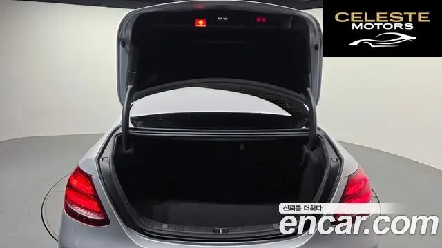 MERCEDES BENZ E-Classe W213 E220d 4MATIC Exclusive 2017 — photo 26 sur 33
