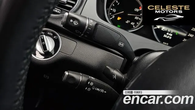MERCEDES BENZ C-Classe W204 C200 CGI 2013 — photo 32 sur 35