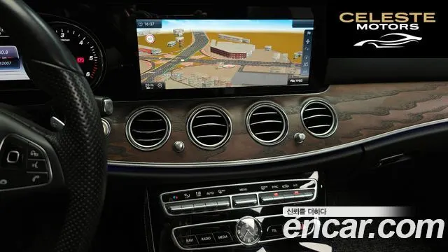 MERCEDES BENZ E-Classe W213 E220d Exclusive 2017 — photo 13 sur 20