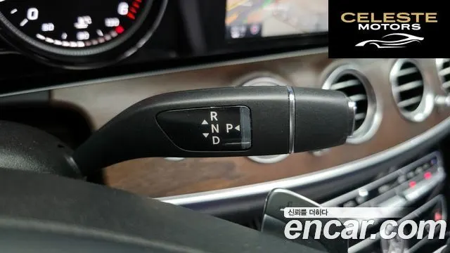 MERCEDES BENZ E-Classe W213 E220d Exclusive 2017 — photo 9 sur 20