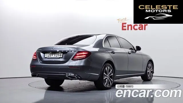 MERCEDES BENZ E-Classe W213 E300e 4MATIC Exclusive 2020 — photo 2 sur 34
