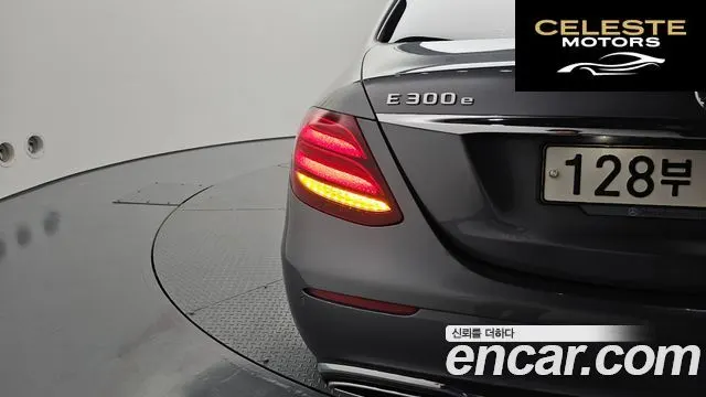 MERCEDES BENZ E-Classe W213 E300e 4MATIC Exclusive 2020 — photo 9 sur 34