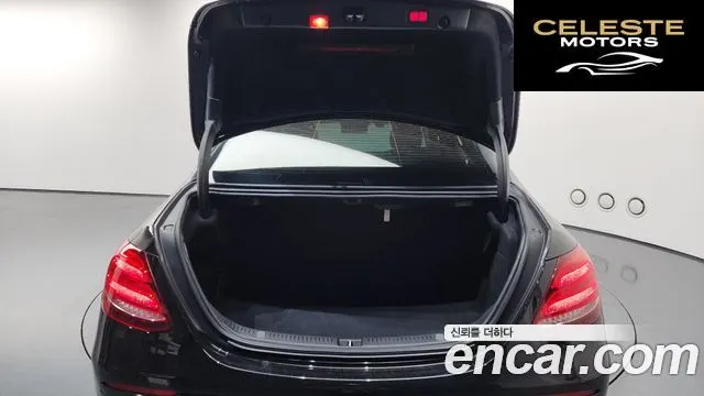 MERCEDES BENZ E-Classe W213 E300 Exclusive 2018 — photo 17 sur 20