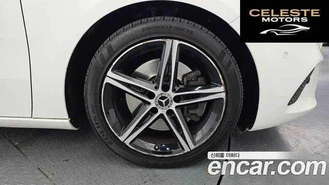 MERCEDES BENZ A-Classe W177 A250 4MATIC Berline 2020 — photo 5 sur 36