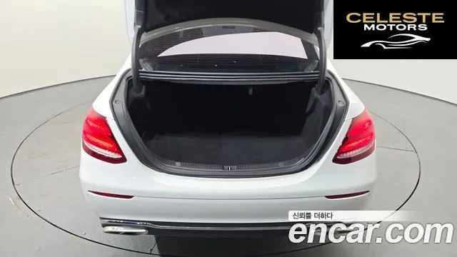 MERCEDES BENZ E-Classe W213 E220d Avantgarde 2017 — photo 20 sur 20