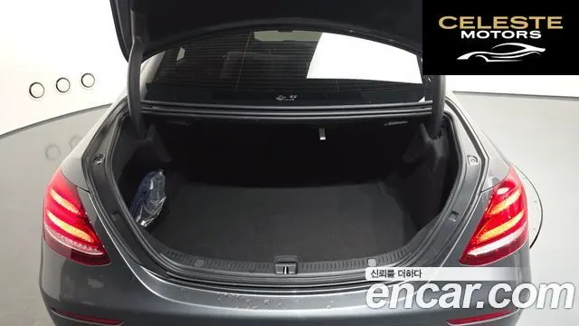 MERCEDES BENZ E-Classe W213 E300 4MATIC Avantgarde 2019 — photo 23 sur 34