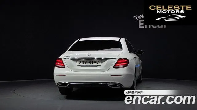 MERCEDES BENZ E-Classe W213 E200 Avantgarde 2018 — photo 4 sur 33