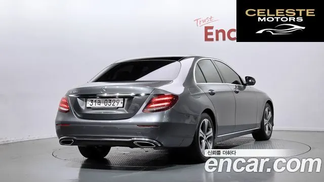 MERCEDES BENZ E-Classe W213 E300 Avantgarde 2017 — photo 2 sur 20