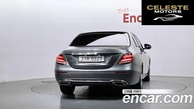 MERCEDES BENZ E-Classe W213 E300 Avantgarde 2017 — photo 4 sur 20